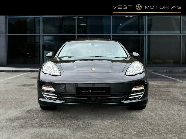 porsche-panamera-bensin-2011-big-1