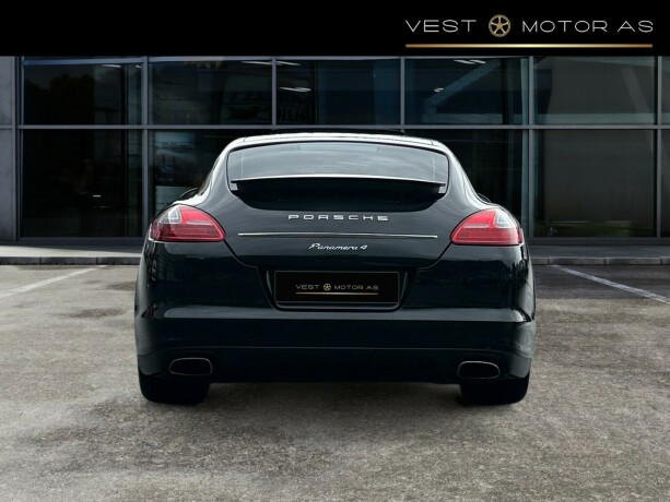 porsche-panamera-bensin-2011-big-3