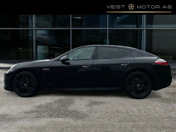 porsche-panamera-bensin-2011-big-5