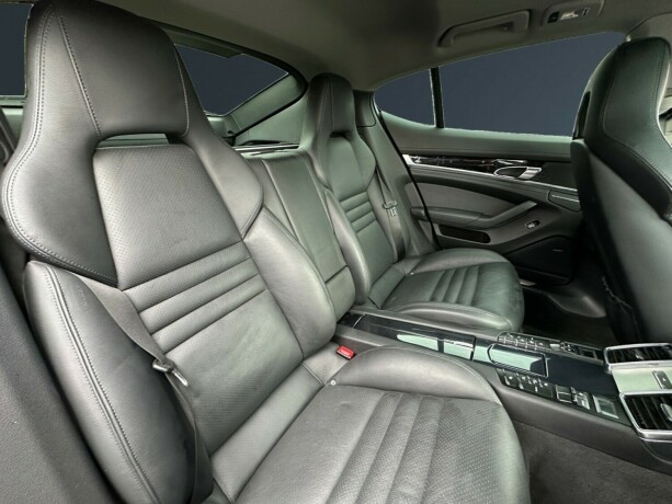 porsche-panamera-bensin-2011-big-17