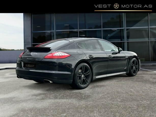 porsche-panamera-bensin-2011-big-7