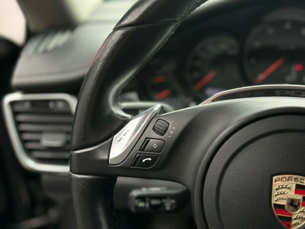 porsche-panamera-bensin-2011-big-22