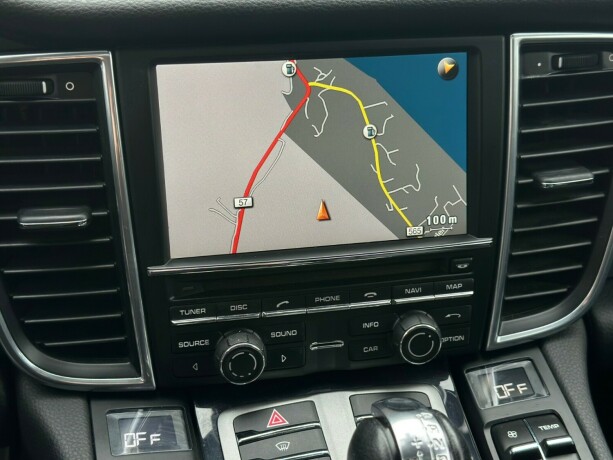 porsche-panamera-bensin-2011-big-29