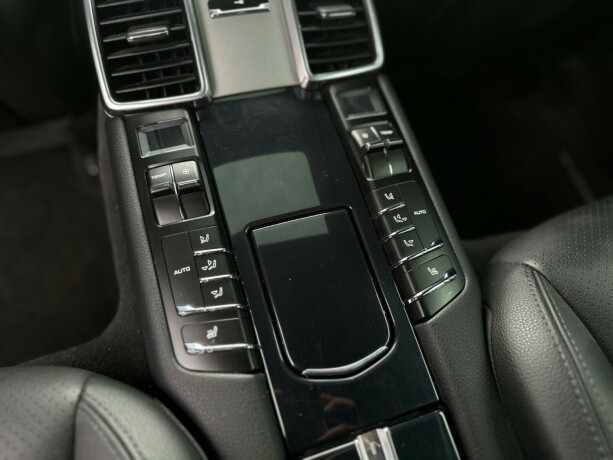 porsche-panamera-bensin-2011-big-15