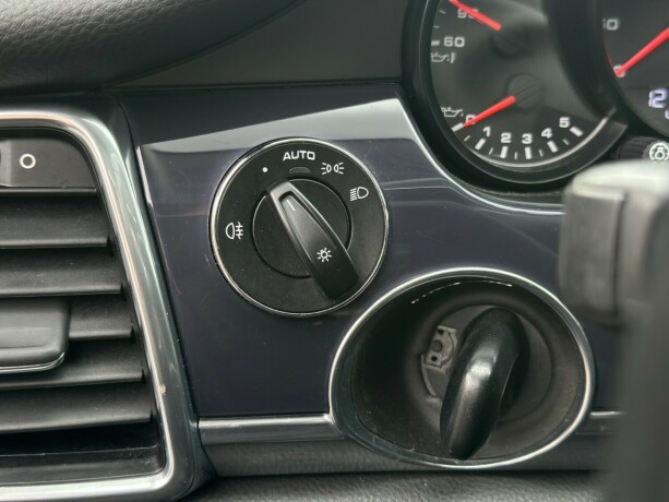 porsche-panamera-bensin-2011-big-28
