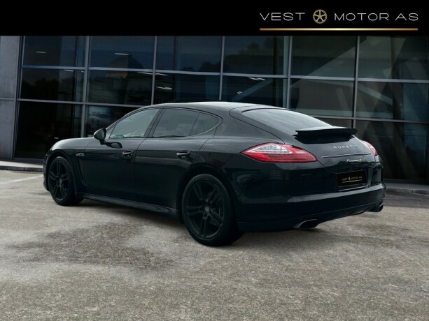 porsche-panamera-bensin-2011-big-4