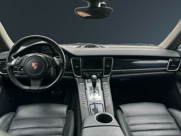 porsche-panamera-bensin-2011-big-12