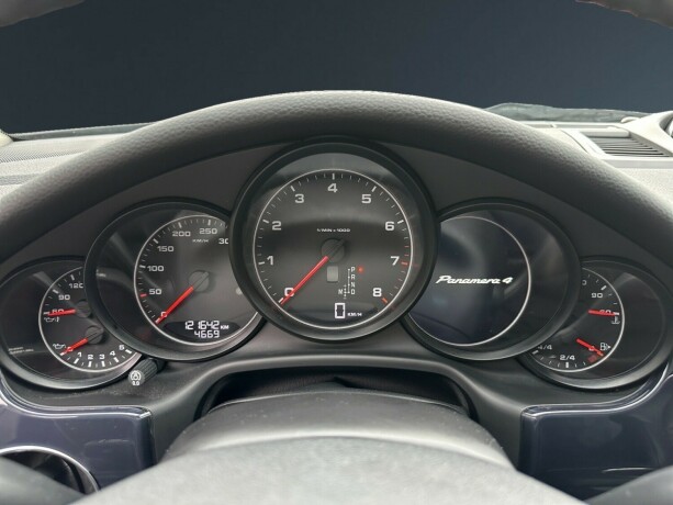 porsche-panamera-bensin-2011-big-18