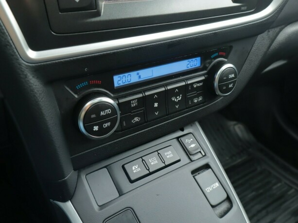 toyota-auris-bensin-2013-big-14