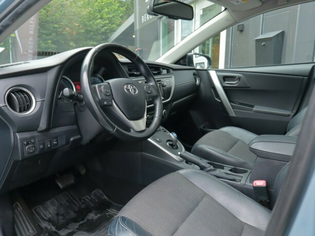 toyota-auris-bensin-2013-big-23