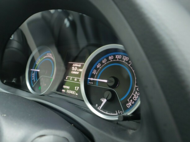 toyota-auris-bensin-2013-big-19