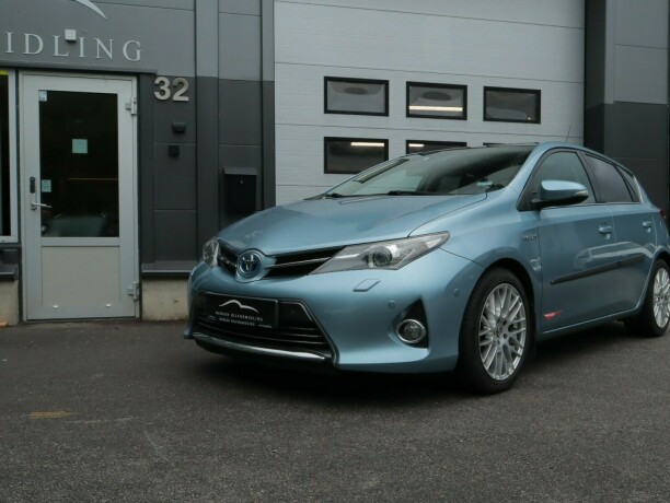 toyota-auris-bensin-2013-big-2