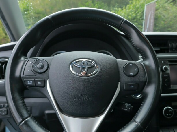 toyota-auris-bensin-2013-big-25