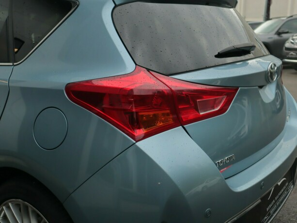 toyota-auris-bensin-2013-big-8