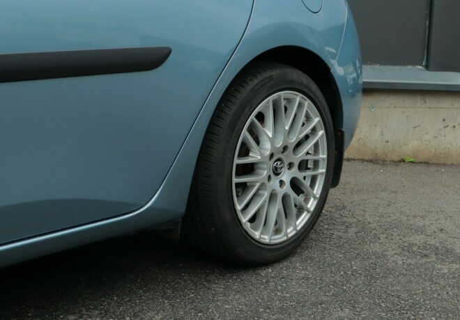 toyota-auris-bensin-2013-big-21