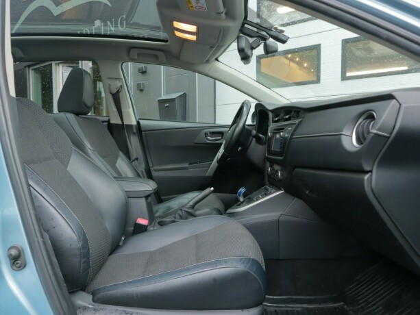 toyota-auris-bensin-2013-big-6