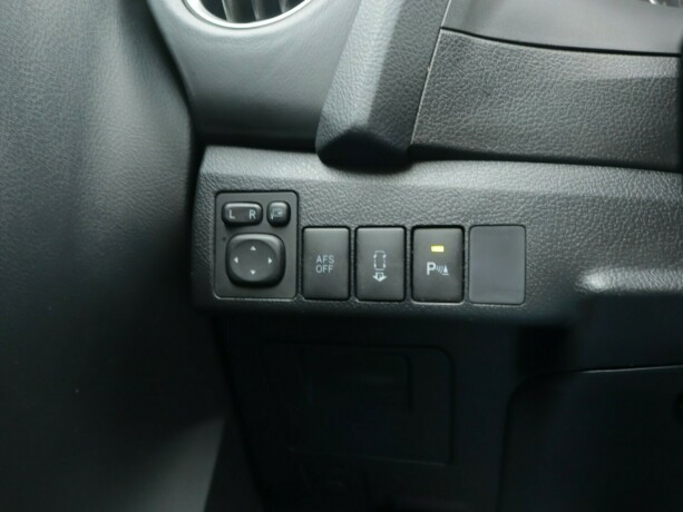 toyota-auris-bensin-2013-big-16