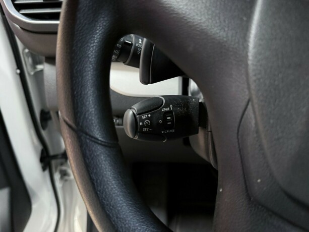 peugeot-expert-diesel-2022-big-12