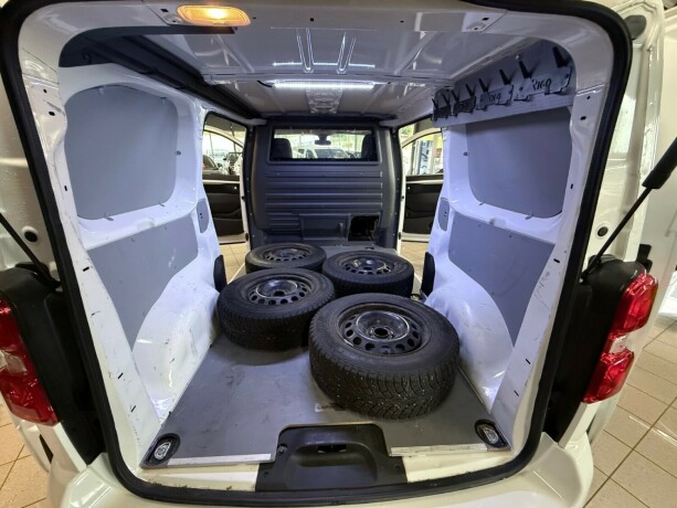 peugeot-expert-diesel-2022-big-29