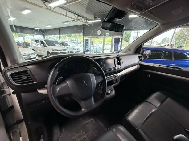 peugeot-expert-diesel-2022-big-10