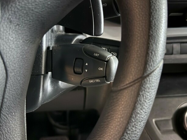 peugeot-expert-diesel-2022-big-13