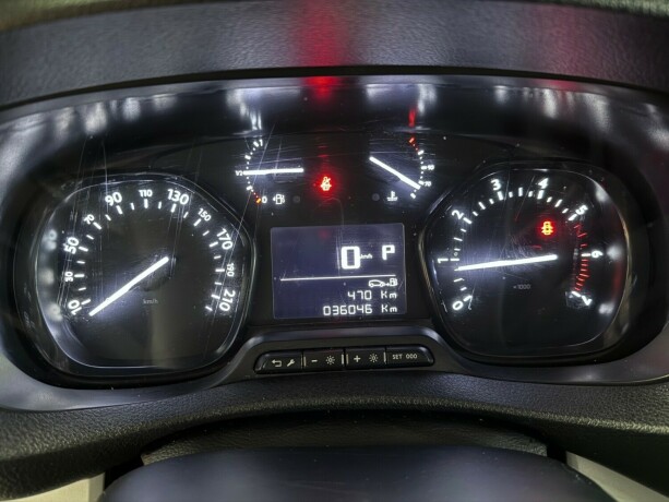 peugeot-expert-diesel-2022-big-11