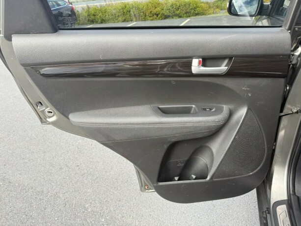 kia-sorento-diesel-2011-big-14