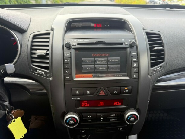 kia-sorento-diesel-2011-big-21