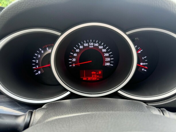 kia-sorento-diesel-2011-big-25