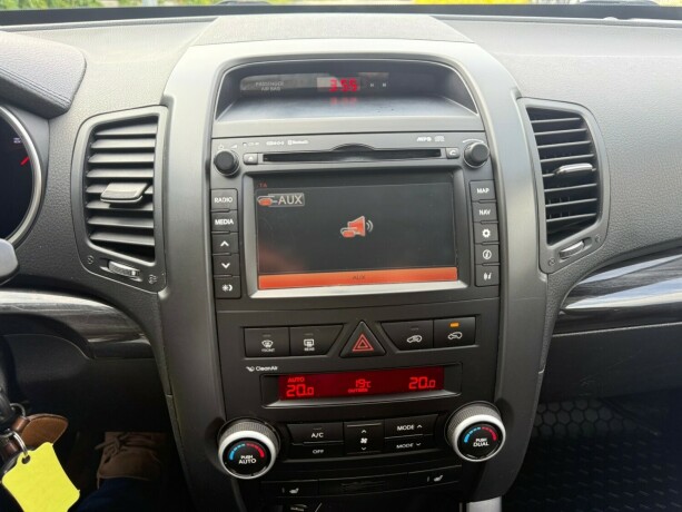 kia-sorento-diesel-2011-big-24