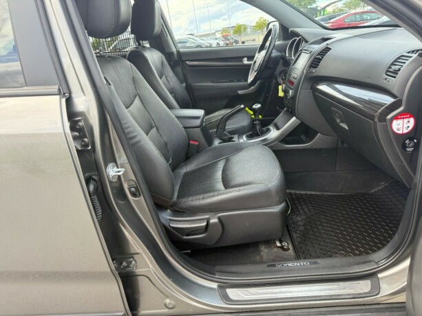 kia-sorento-diesel-2011-big-8