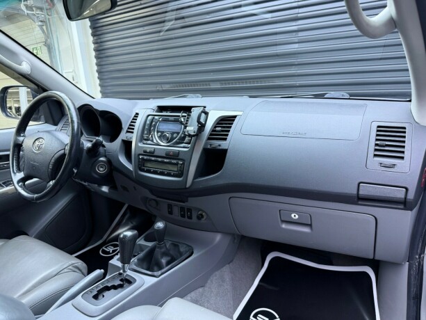 toyota-hilux-diesel-2010-big-13