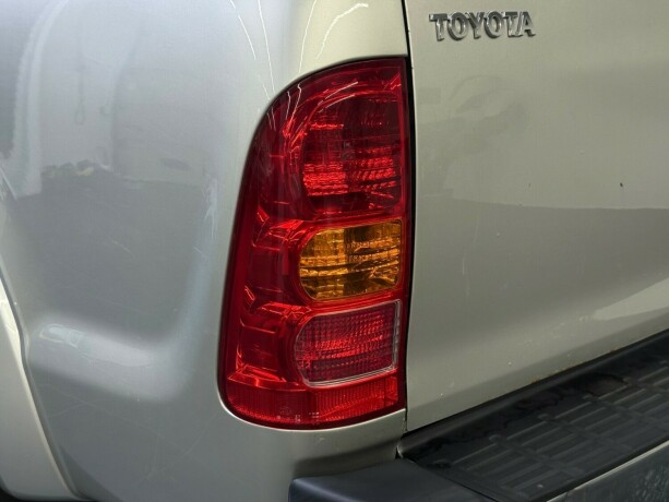 toyota-hilux-diesel-2010-big-7