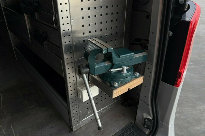 mercedes-benz-vito-diesel-2023-big-31