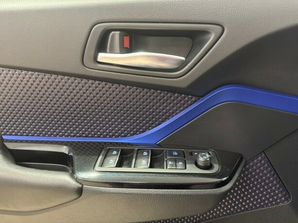 toyota-c-hr-elektrisitetbensin-2017-big-15