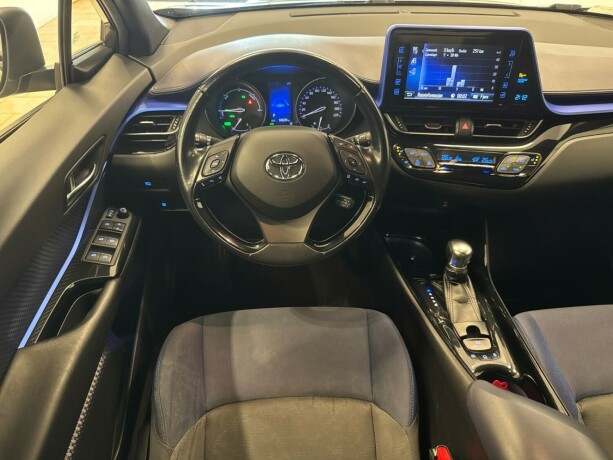 toyota-c-hr-elektrisitetbensin-2017-big-5