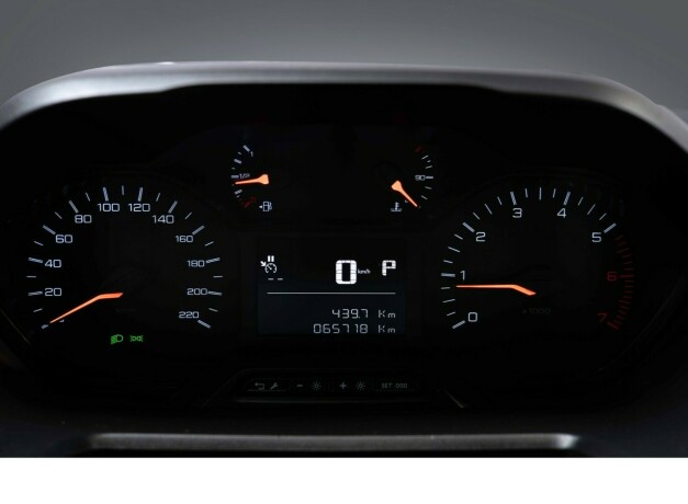 peugeot-partner-diesel-2020-big-13