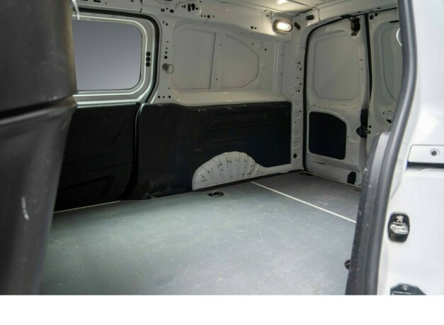 peugeot-partner-diesel-2020-big-23