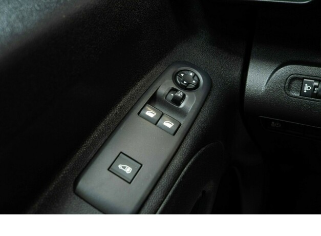peugeot-partner-diesel-2020-big-22