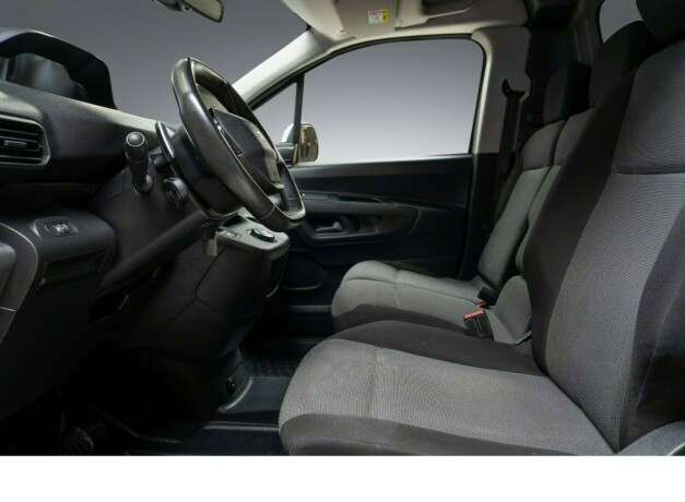 peugeot-partner-diesel-2020-big-18