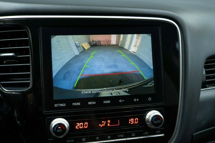 mitsubishi-outlander-elektrisitetbensin-2021-big-21