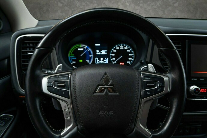 mitsubishi-outlander-elektrisitetbensin-2021-big-12
