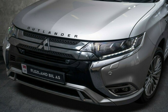 mitsubishi-outlander-elektrisitetbensin-2021-big-3