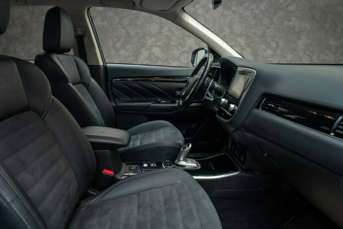 mitsubishi-outlander-elektrisitetbensin-2021-big-29