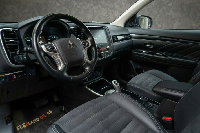 mitsubishi-outlander-elektrisitetbensin-2021-big-25