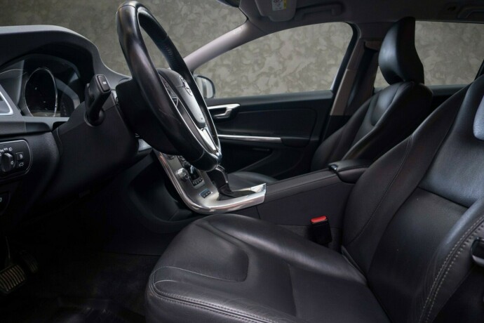 volvo-v60-elektrisitetdiesel-2018-big-23