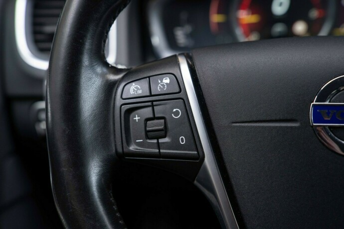 volvo-v60-elektrisitetdiesel-2018-big-13