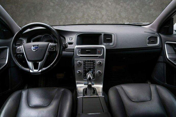 volvo-v60-elektrisitetdiesel-2018-big-28