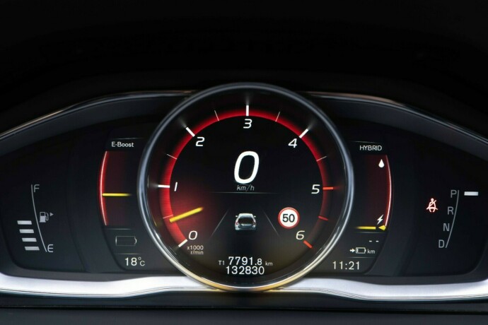 volvo-v60-elektrisitetdiesel-2018-big-11