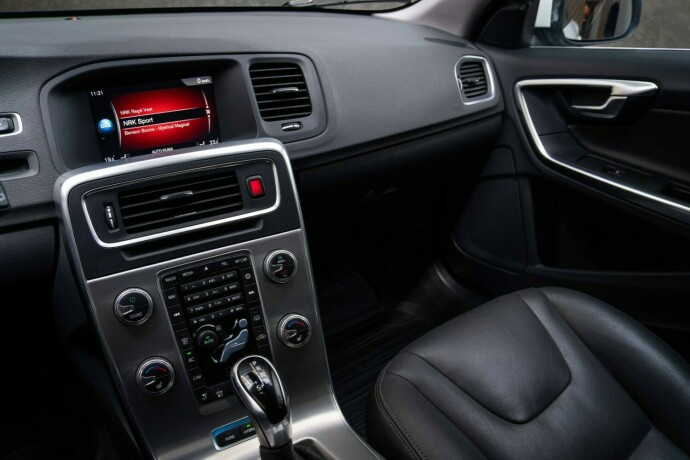 volvo-v60-elektrisitetdiesel-2018-big-16